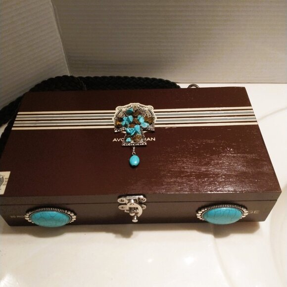 Suenos de Saundra Upcycled Collection, HERITAGE, Shoulder Strap, Cigar Box Purse - Picture 8 of 13